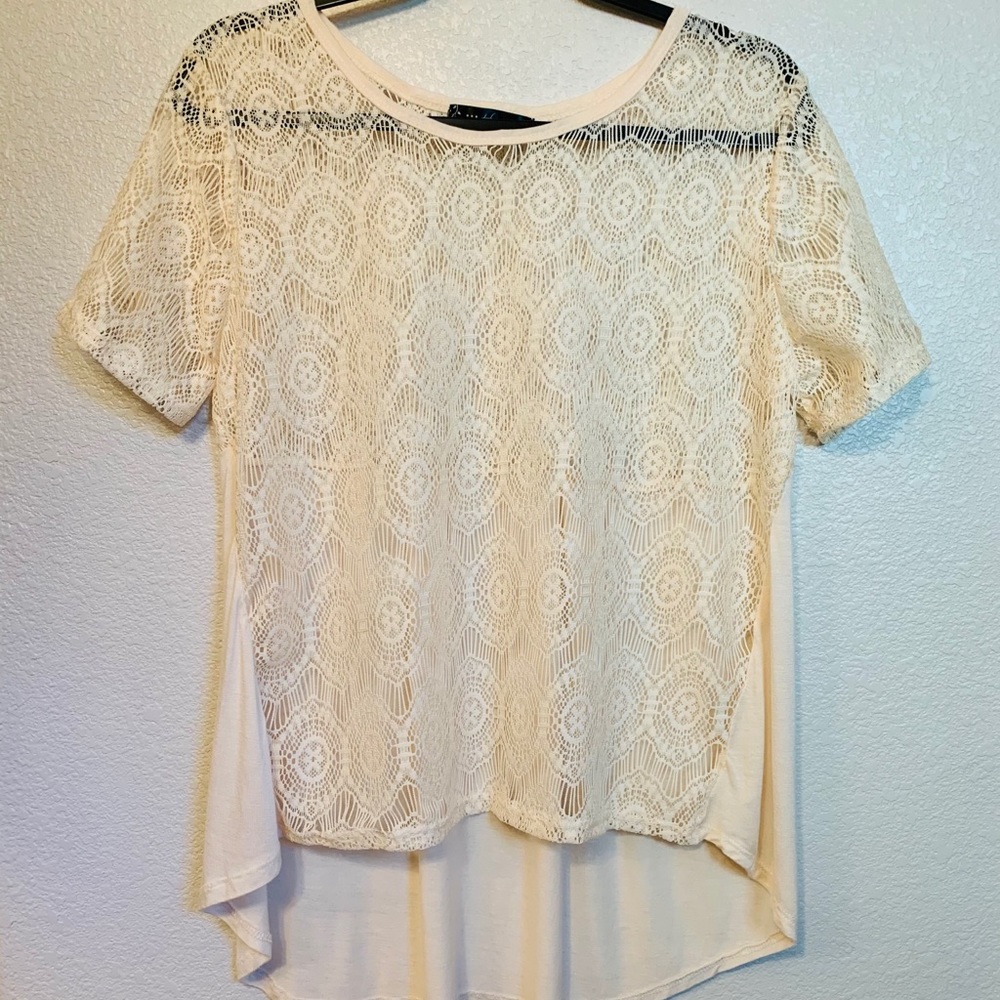🌿EUC! GORGEOUS High low lace top. Like new!🌿